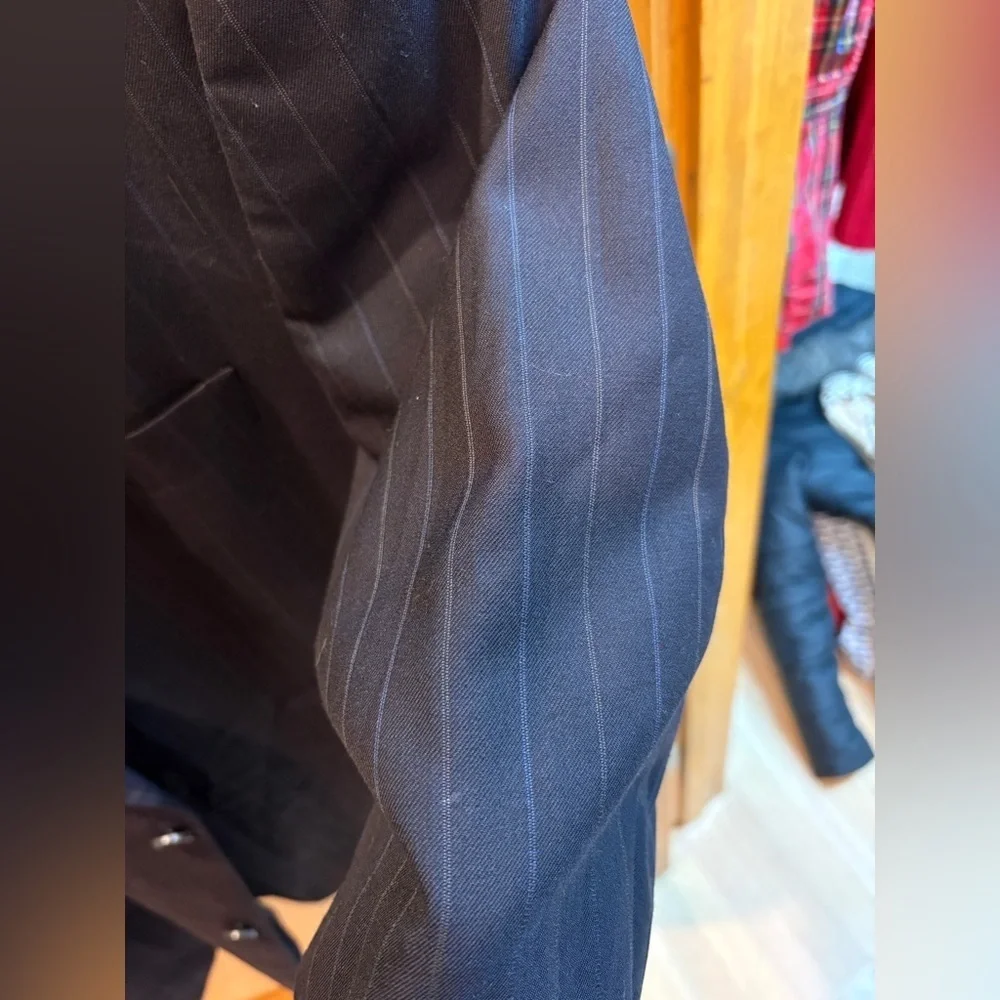 Burberry London Men’s Navy Blue Pinstripe Pure New Wool Size 48R Sports Coat
